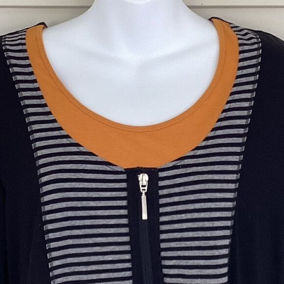 Canda tunic top letter graphic script medium.  0274 - Picture 2 of 10